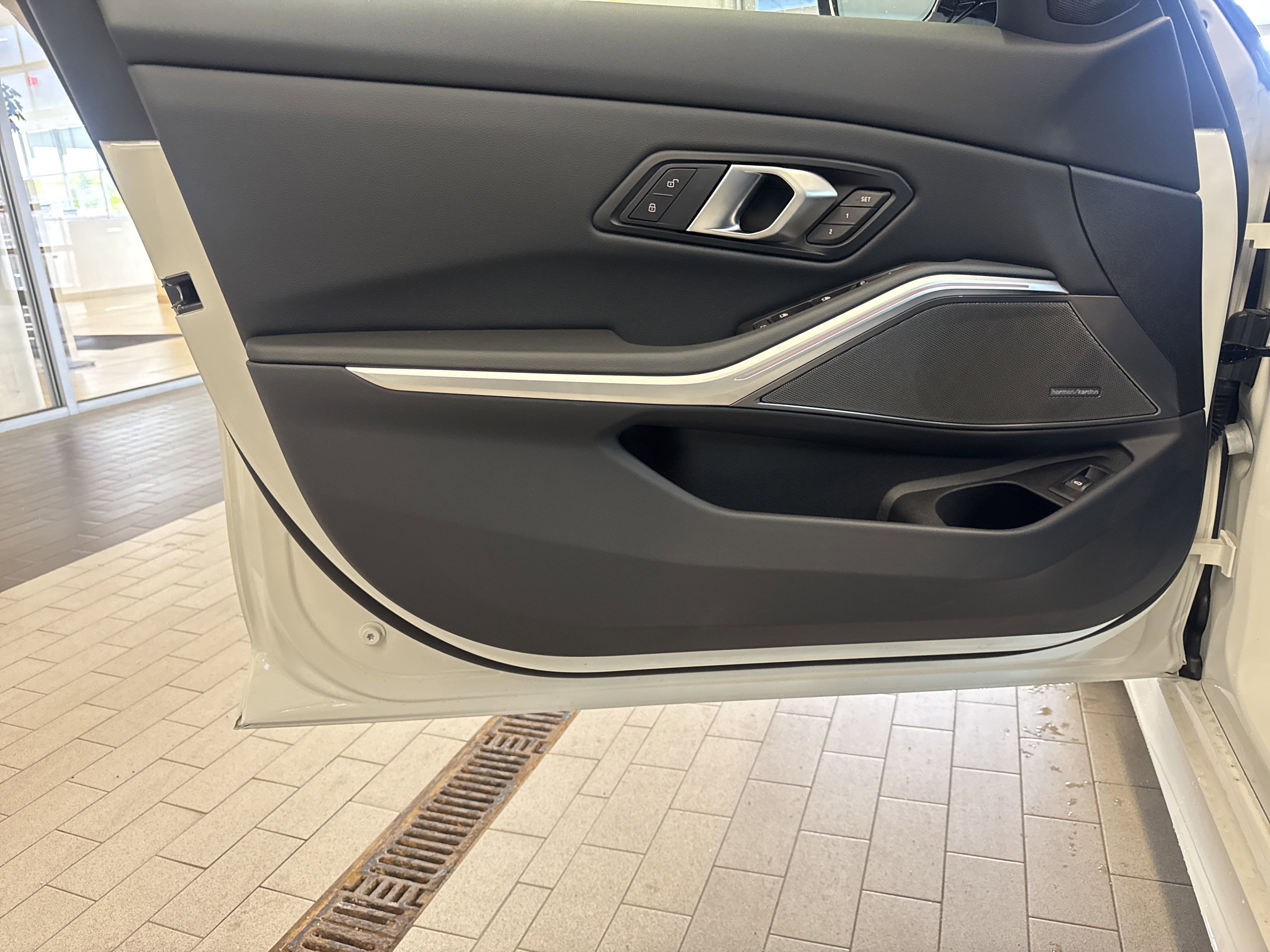 2025 BMW 3 Series 330i xDrive