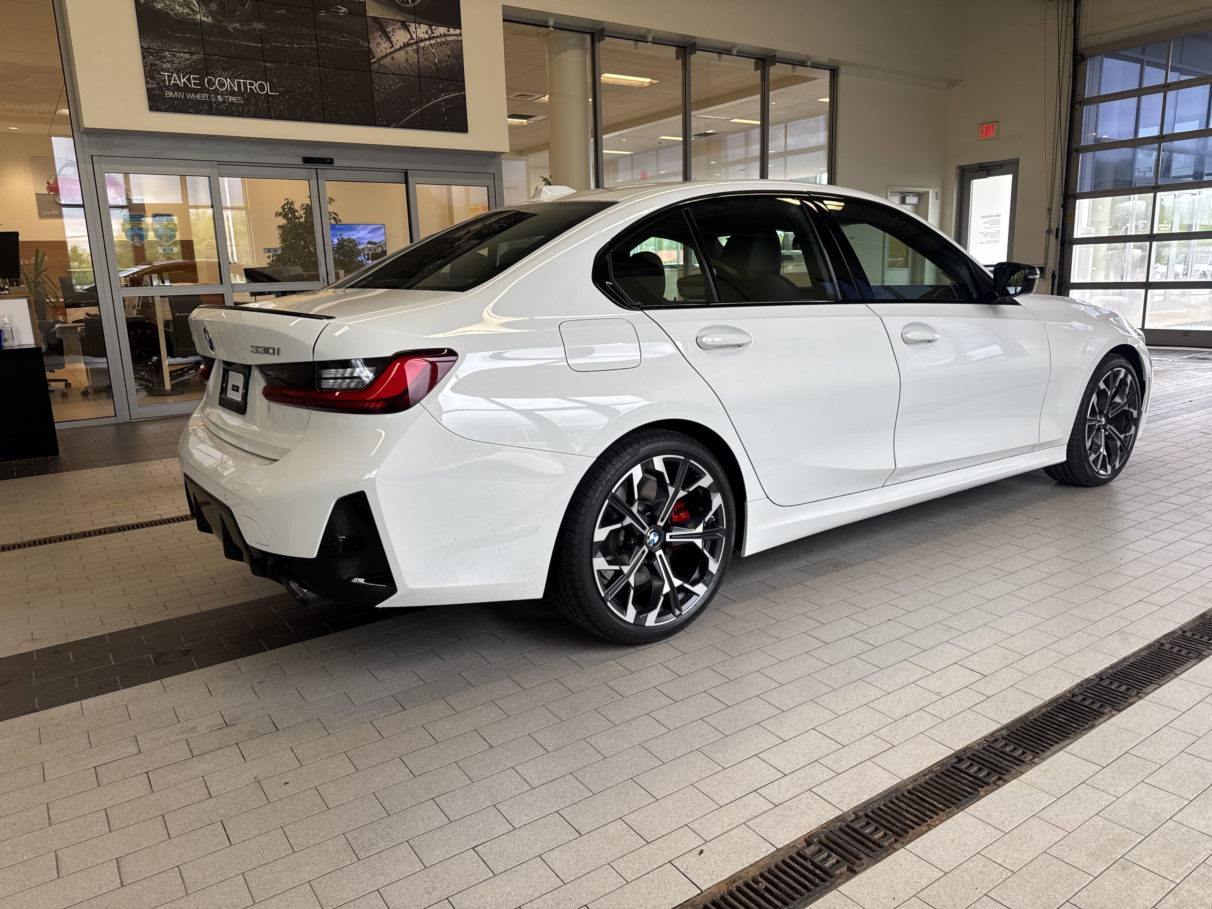 2025 BMW 3 Series 330i xDrive